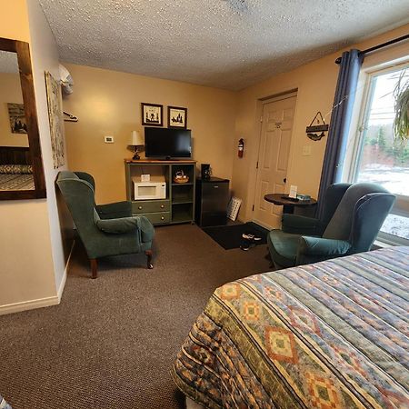 Dwight Village Motel Экстерьер фото