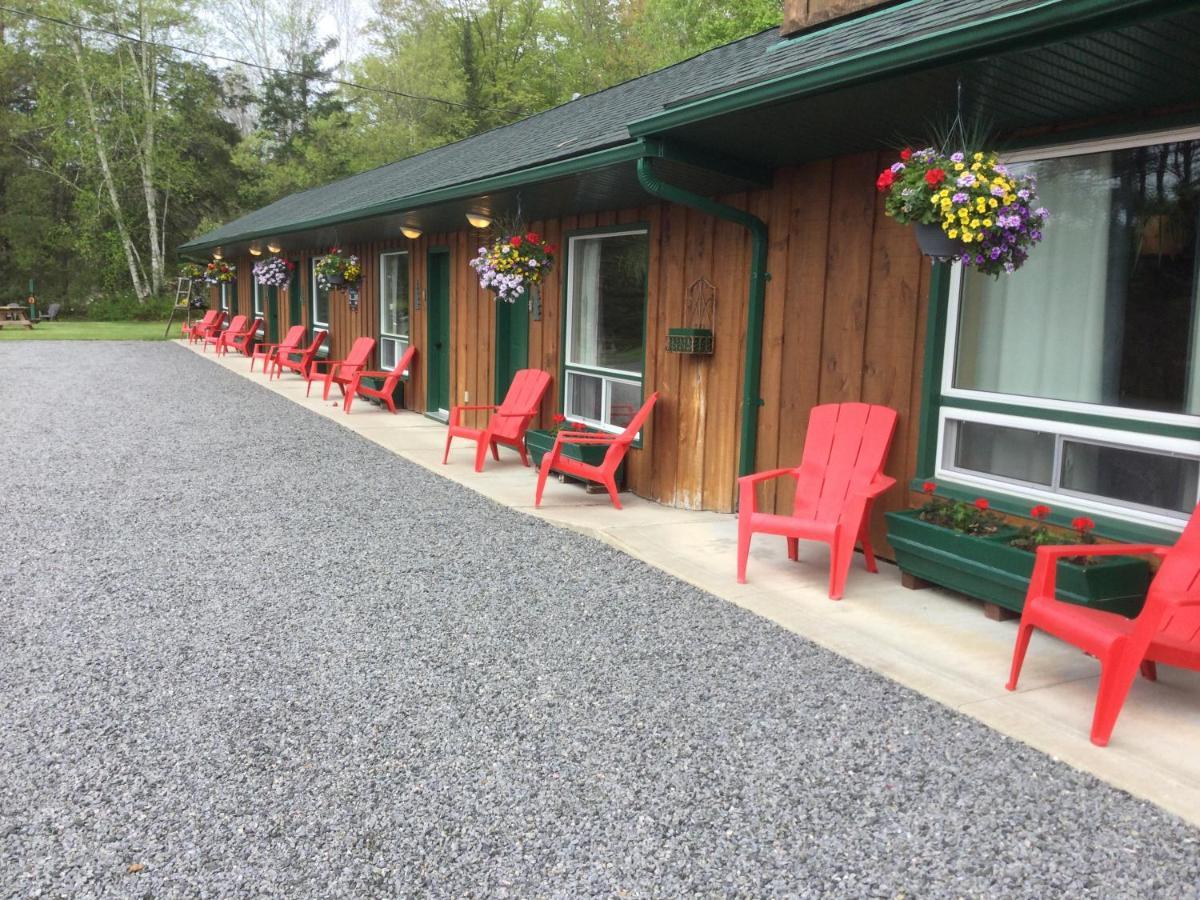 Dwight Village Motel Экстерьер фото