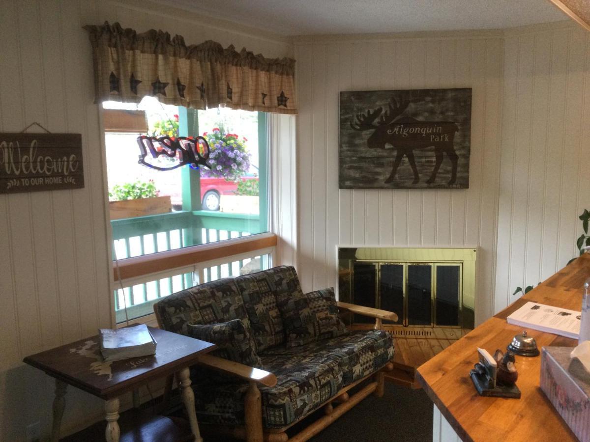 Dwight Village Motel Экстерьер фото
