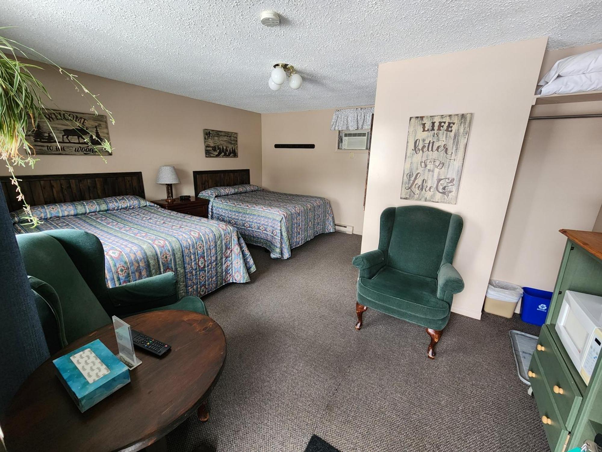 Dwight Village Motel Экстерьер фото