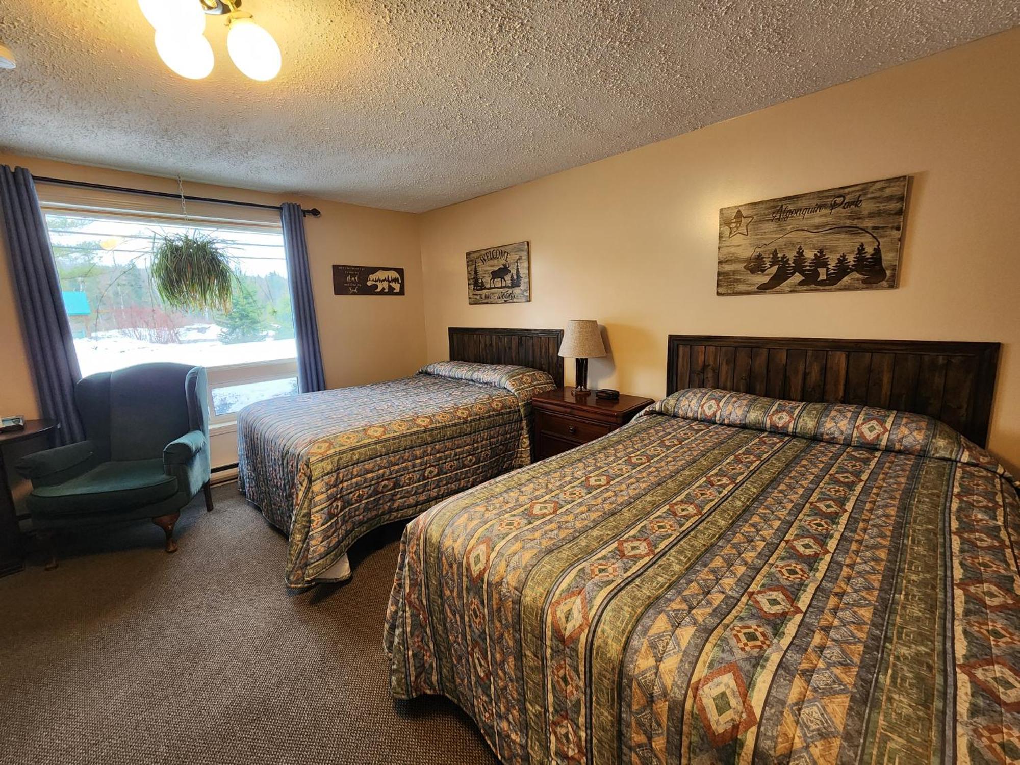Dwight Village Motel Экстерьер фото