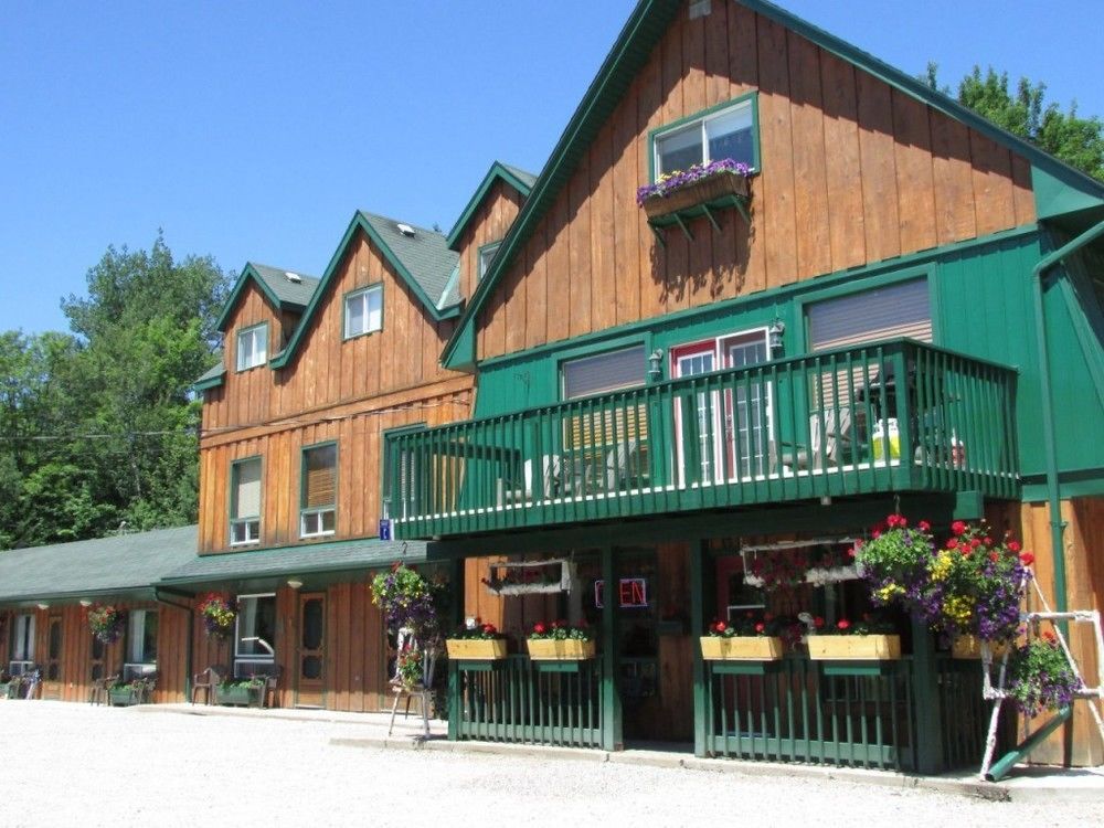 Dwight Village Motel Экстерьер фото