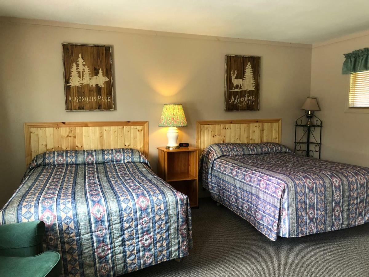 Dwight Village Motel Экстерьер фото